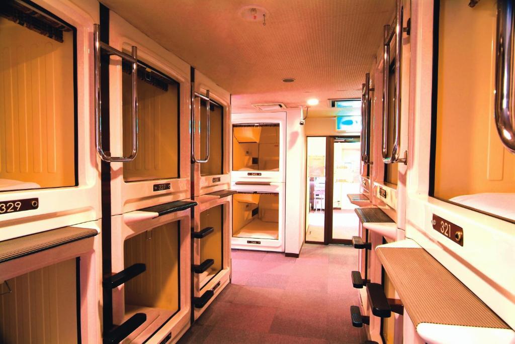 Capsule Hotel & Sauna Cosmo Plaza Akabane - Tokyo — Photos 1